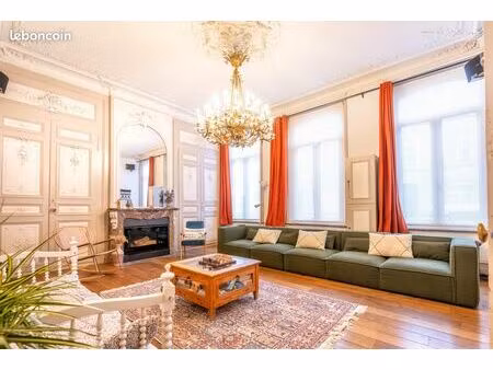 maison 9 pièces 360 m²