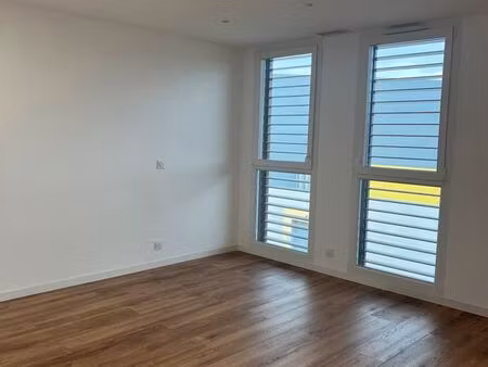 bureau 68 m² équipé – idéal secteur médical / paramédical – avec 2 parkings privés