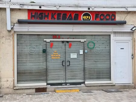 local commercial plein centre 70m2