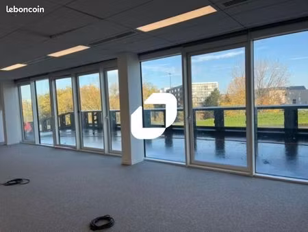 bureaux 749 m²