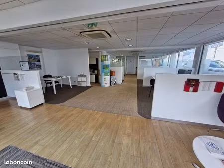 local commercial 150 m² séné