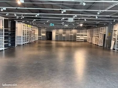 local commercial 740 m² vannes