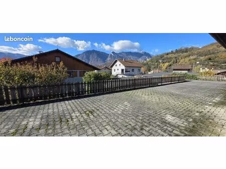 local 213 m² albertville