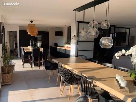 contemporaine avec piscine