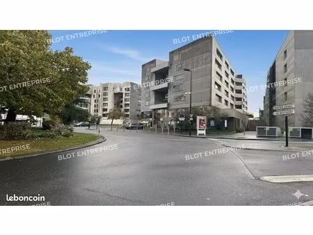 local commercial 300 m²