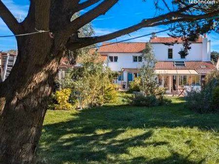 maison familiale à 1 min de la plage et du bourg