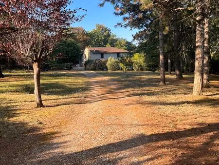maison en pierre pleine de caractère avec grand jardin et piscine – lugasson  région...