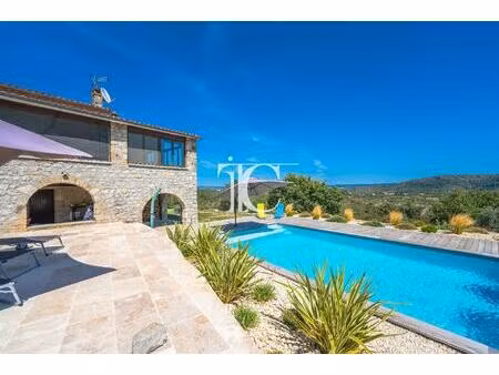 mas du xviiieme 166m² habitables 4272m² de terrain piscine 11x5