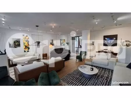 local commercial 241 m²