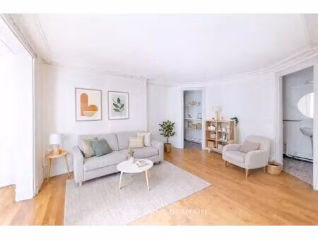 4 pieces plein sud à rénover dans le marais.