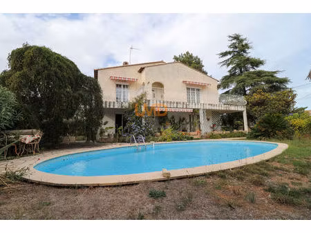 maison familiale avec piscine à bernis  aux portes de nîmes