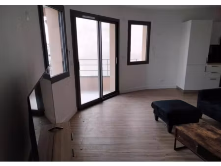 location appartement 3 pièces à lesparre-médoc (33340)  1 050 €