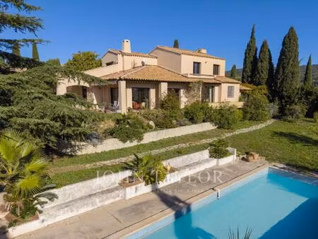 villa d'architecte avec grand garage au calme à sanary-sur-mer