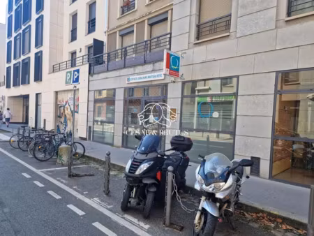 local commercial a louer lyon 09 - 154 m2 divisible