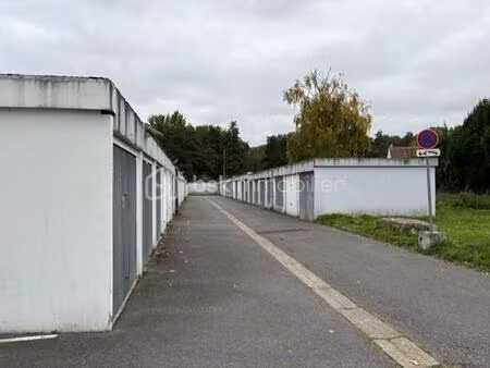 parking de 13 m² à montataire