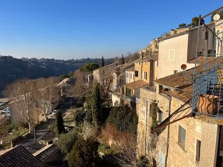 maison de village à vendre à ménerbes datant du 18ème siècle avec un belle vue sur le...