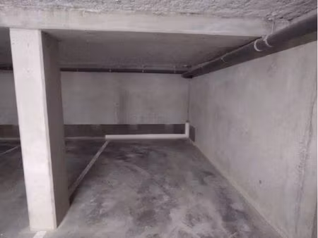 place de parking en sous-sol sécurisée