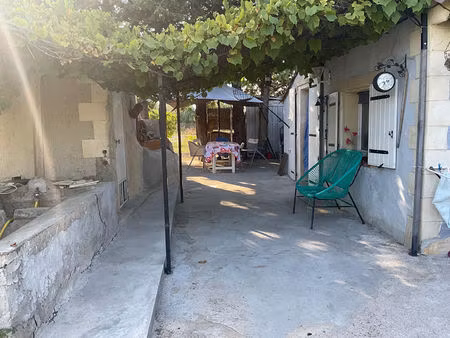cabanon sur un terrain arboré  plat et cloturé à st maximin la sainte baume