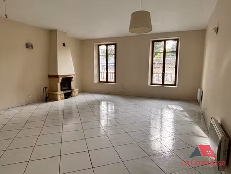 appartement centre-ville de lambesc