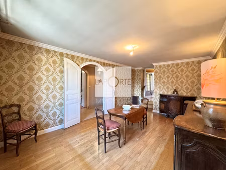 maison de village à rénover avec grand terrain au coeur d'al