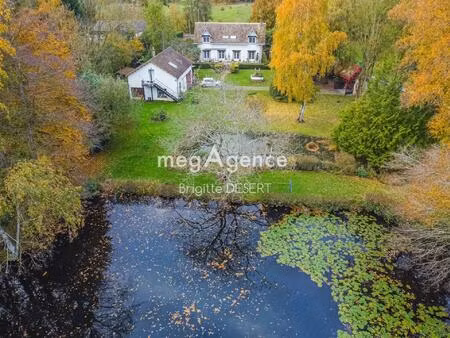 havre de paix avec cette maison et son magnifique étang poissonneux