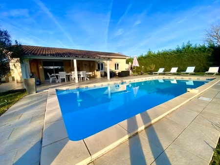 maison d'architecte t5 (dpe c/a) de 5 pièces à bascons (40) avec piscine  au calme et de t