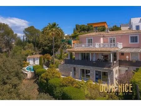 cagnes s/ mer : superbe villa aux prestations raffinées avec piscine à débordement
