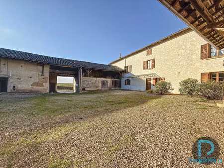 maison ancienne type ferme à rénover en l'état de plateau de