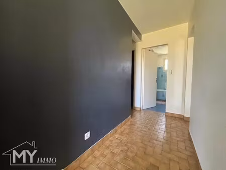 pessac sur dordogne : maison louée  2 chambres  garage  terrain
