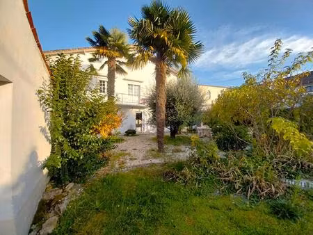 saintes 17100 rdc d'une maison 5 pièces 93.5 m2 + véranda   garage et cave 149 000