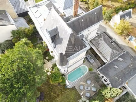 somptueux manoir rénové au coeur d' angers avec piscine