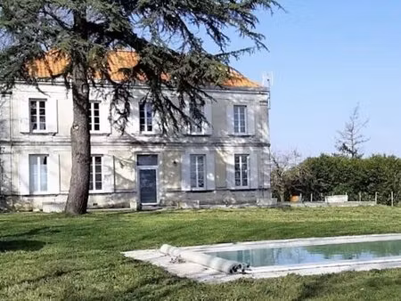belle maison 280m2 avec piscine  jardin 3500m2