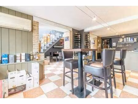 espace commercial de 75 m² sur la place d'ophain