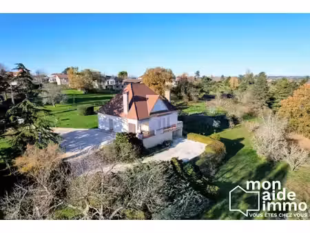 vaste maison idéalement située sur parc de 7900 m²