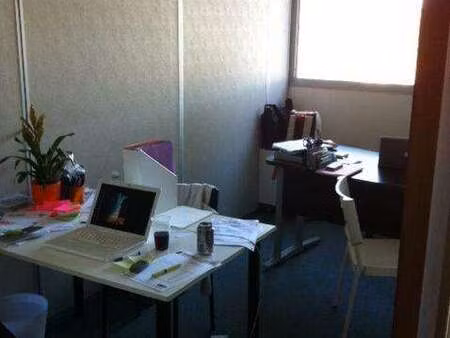 location bureaux et commerces à aix-en-provence (13080) : à louer / 14m² aix-en-provence