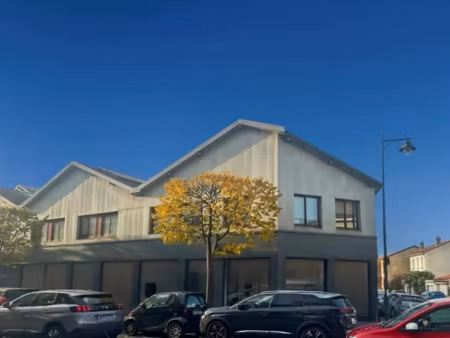 location locaux professionnels 117 m² à maisons-alfort (94700)  2 038 €