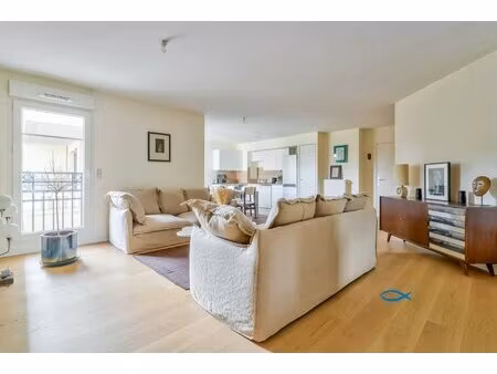 très beau 2p de 66m2 avec balcon et parking à saint-ouen