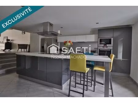 située dans la charmante ville d'avril (54150)