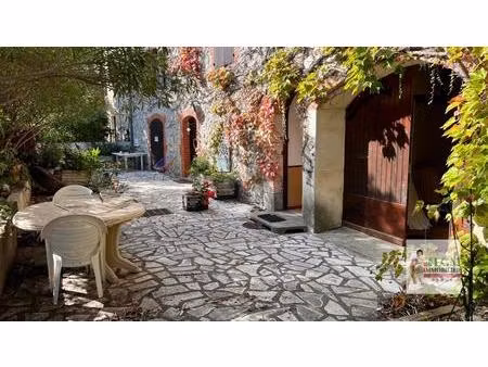 maison de village en pierre