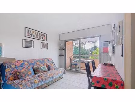 saint-aygulf 1 chambre cave proche plages et commerces