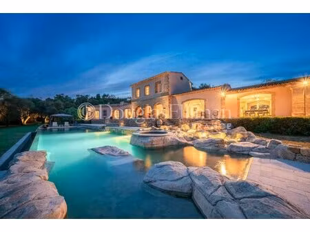 chateauneuf-de-grasse : une belle villa avec piscine et vue panoramique
