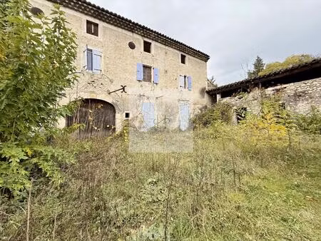 maison en pierres  gros potentiel.
