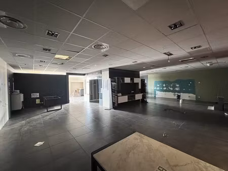 location local commercial 6 pièces