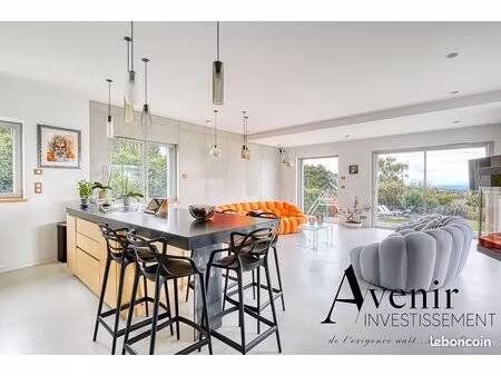 villa 6 pièces 234 m²