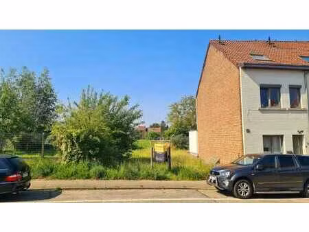 terrain de 6 ares pour spacieuse maison 3 façades! sud!