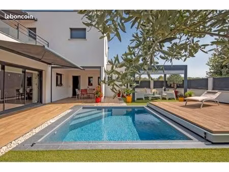 villa contemporaine  4 chambres  piscine