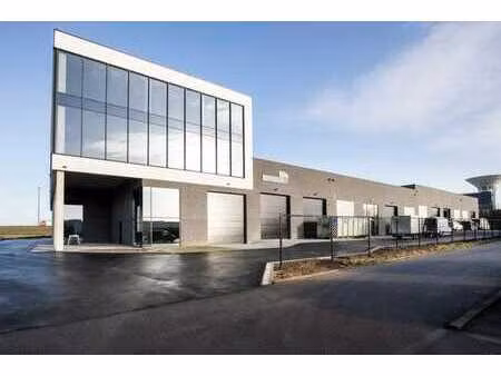 unité pme à louer avec une excellente visibilité