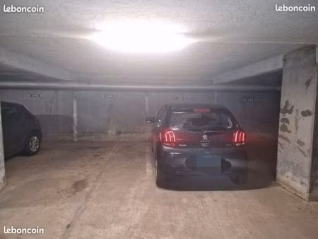 a louer place de parking couvert proche grand place