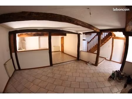 location maison de village