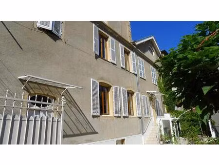 belle maison de famille et de caractère aux pieds des commerces